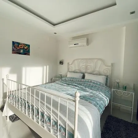 Lejlighed Hygge Flat With Heated Floors & Sunny Balcony! *