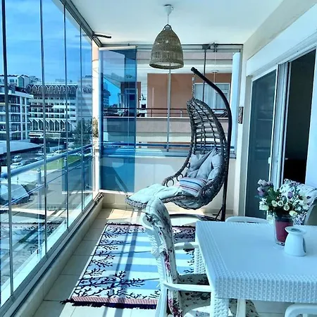 Lejlighed Hygge Flat With Heated Floors & Sunny Balcony!